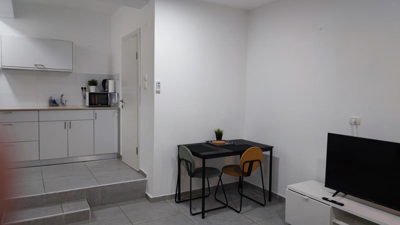 Studio Apartment 12 Minutes From Bahai'S Garden Haifa Esterno foto